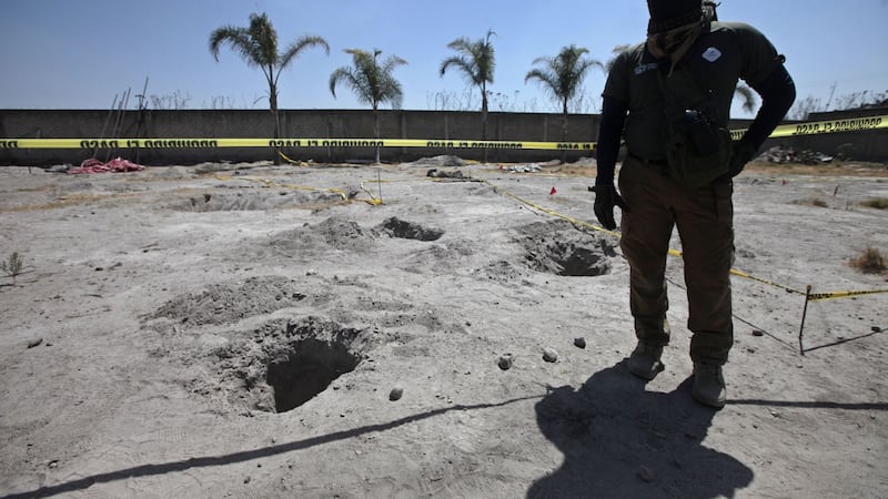 Hallan fosa con restos humanos en Rancho Izaguirre: ‘La cantidad es mucho mayor'