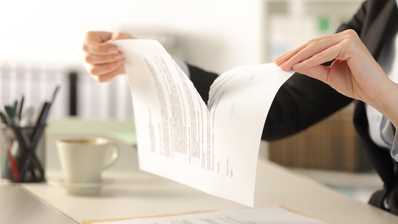 ¿Cómo puedo cancelar la deuda en el Infonavit de un familiar fallecido?