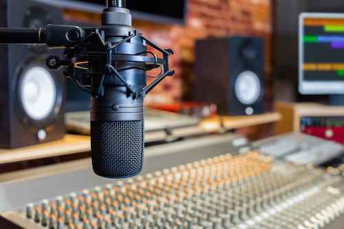 Prisa viola la ley de inversión extranjera con control de Radiópolis, afirma Corporativo Coral