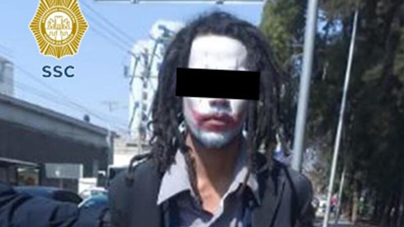Qué mal chiste: Policías de la CDMX capturan a presunto ladrón disfrazado del Joker