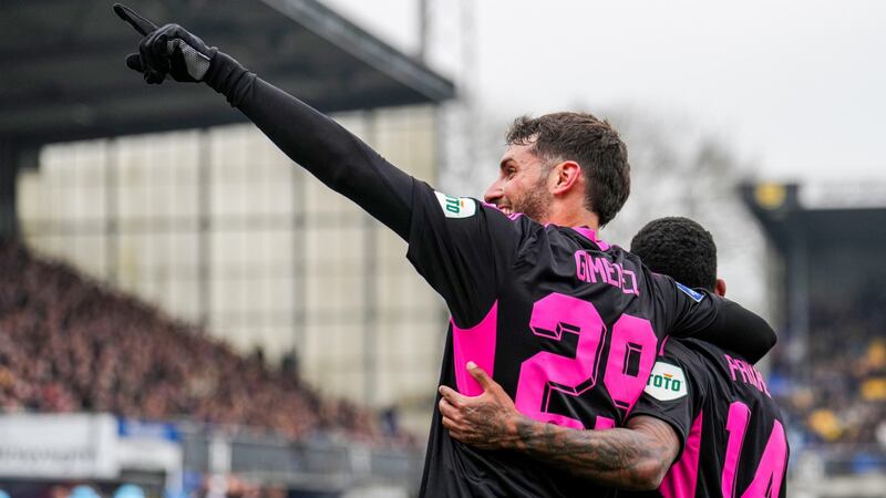 Santiago Giménez anota su gol 19 con Feyenoord; ¿Quién es el ‘Bebote’?