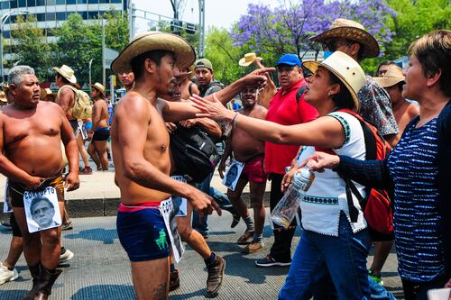 400 Pueblos e integrantes de la Universidad de Chapingo riñen durante protestas