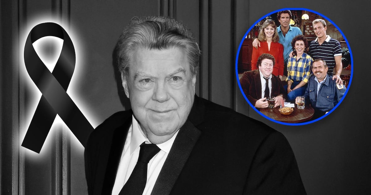 ¡Adiós a una Leyenda de la Comedia! Fallece George Wendt, el Inolvidable Norm de 'Cheers' a los 76 Años