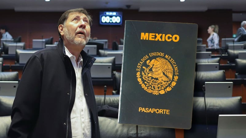 Además de Noroña, ¿qué legisladores han tramitado su pasaporte diplomático?