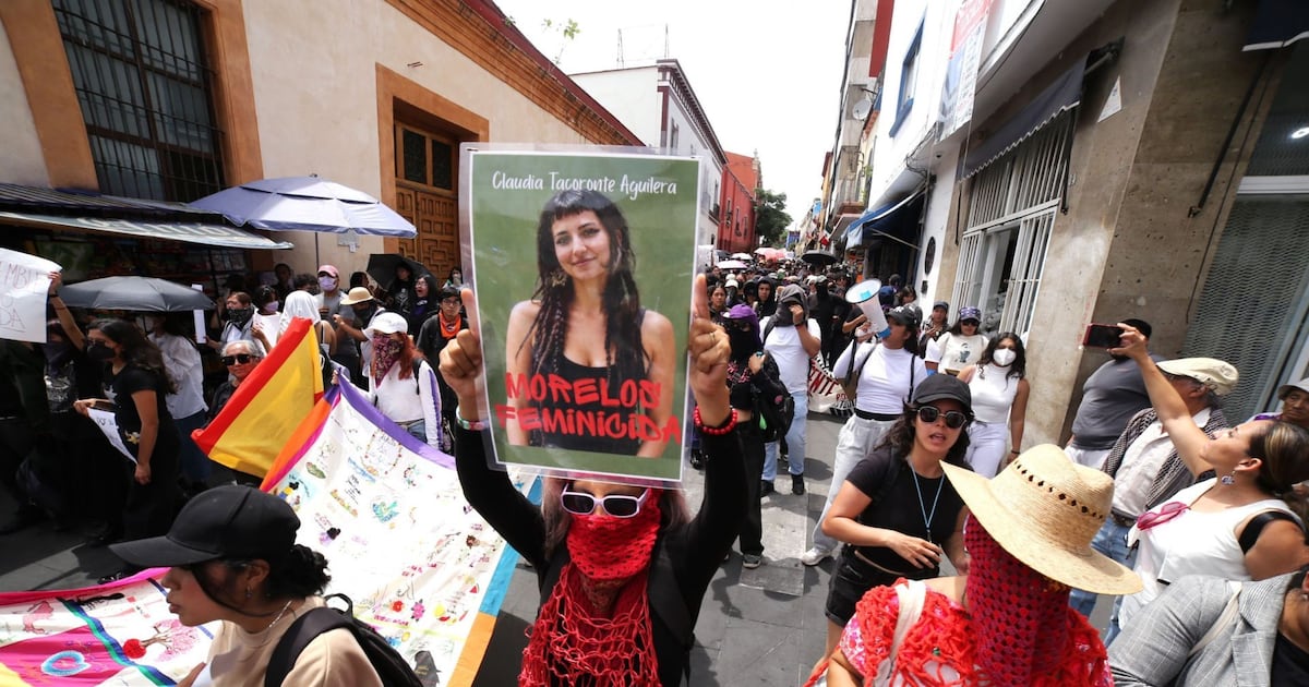Photo: El Financiero Protestas tras el asesinato de la estudiante española Claudia Tacoronte, tras los feminicidios de tres alumnas de la UAEM