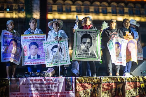Caso Ayotzinapa: Padres de los 43 estudiantes participan en nueva diligencia en funeraria de Iguala