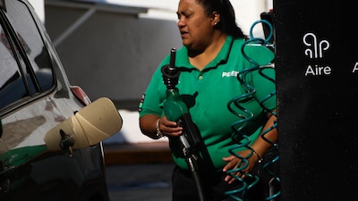 En la Ciudad de México, la gasolina regular alcanzó los 23 pesos el 31 de diciembre
(Foto: VICTORIA VALTIERRA/CUARTOSCURO)