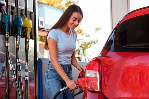 ¿Quieres comprar una ‘nave’? Estos son los 10 autos que menos gasolina gastan en México