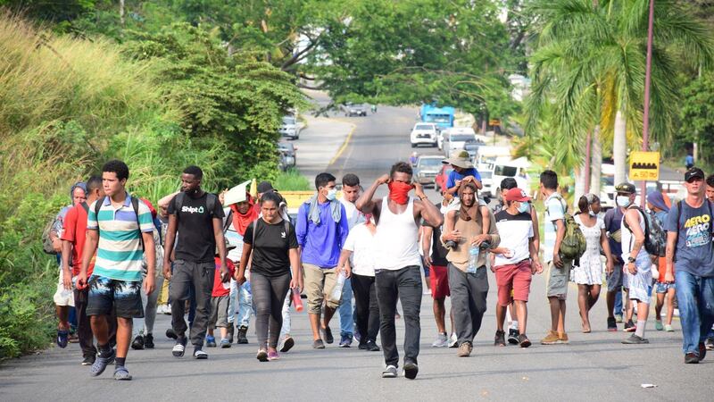 ‘Crimen organizado ordena la migración’: Ken Salazar sobre personas que buscan llegar a EU