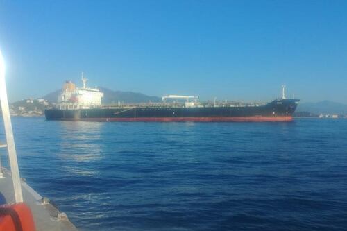 Buque en Colima permanece varado por detección de influenza en dos tripulantes