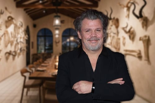 Con huesos en mesas y paredes: Así es el nuevo restaurante de Poncho Cadena, de ‘MasterChef’, en EDOMEX