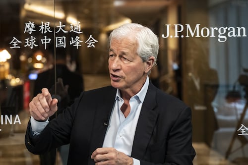 Cambio de paradigma en JPMorgan: Jamie Dimon contratará más especialistas en IA y menos banqueros