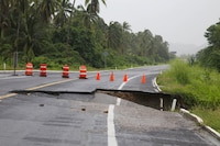 Huracán ‘Otis’: Reabren carretera a Zihuatanejo y libramiento norte