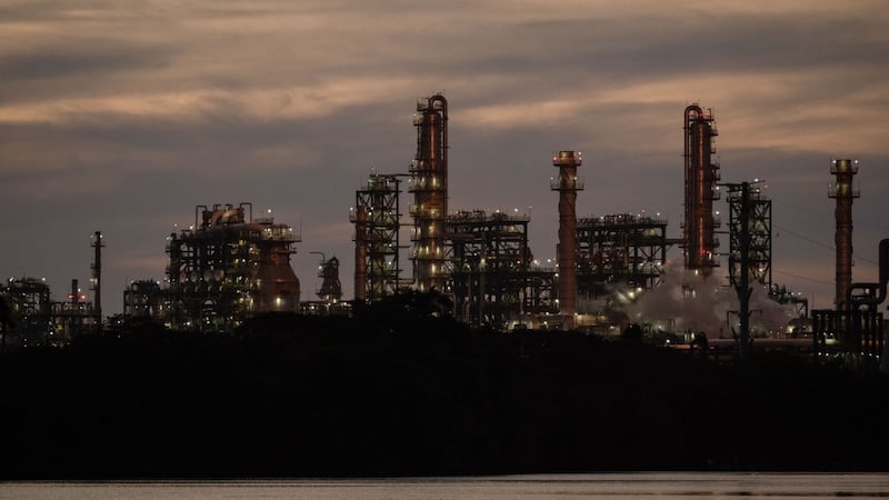 Pemex hace su agosto en mayo: Vende crudo a Vitol por primera vez en una década