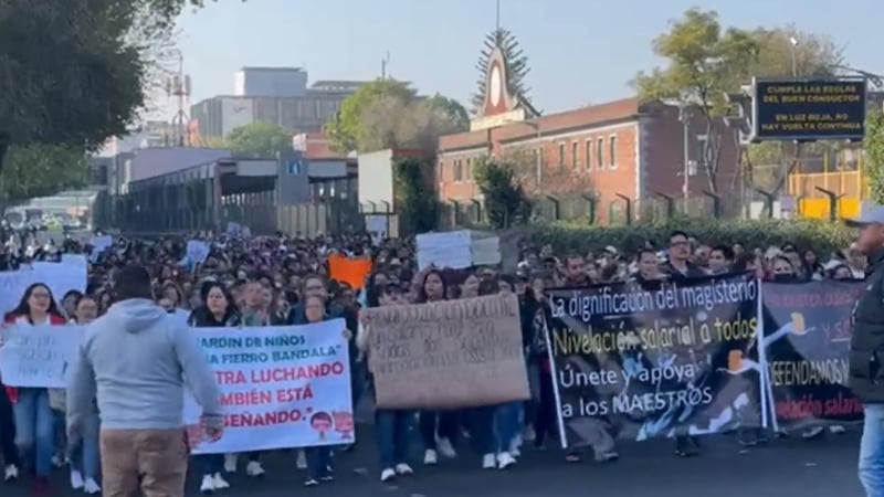 Caos vial en la CDMX: Maestros toman las calles para exigir aumento salarial