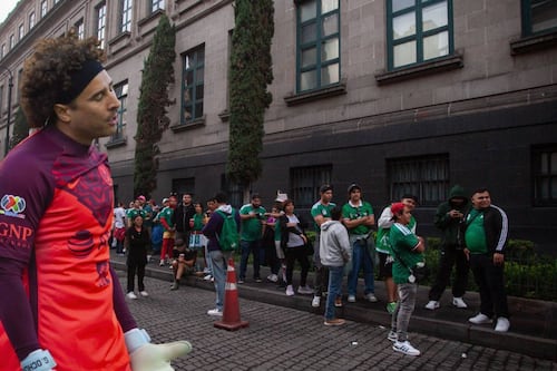 ¿Te vas a formar? Así son las filas ‘kilométricas’ para el Fan Fest del Zócalo y ver México vs. Sudáfrica