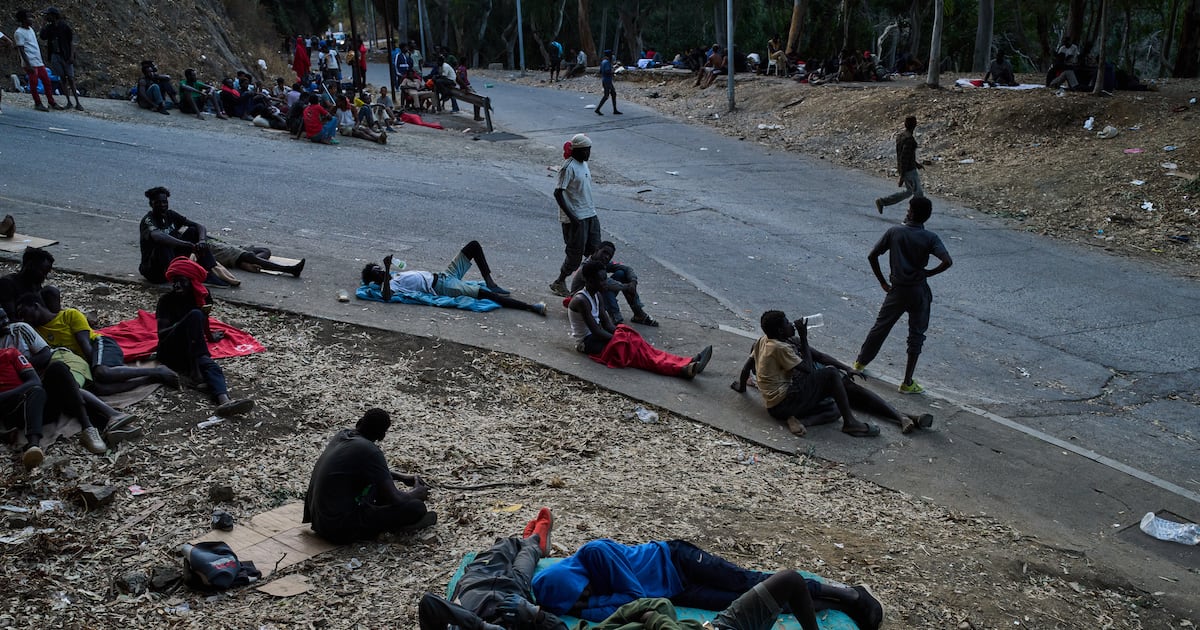 ¿Qué pasa en Ceuta? Miles de migrantes cruzan hacia la ciudad española