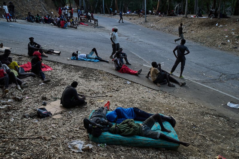 ¿Qué pasa en Ceuta? Miles de migrantes cruzan hacia la ciudad española