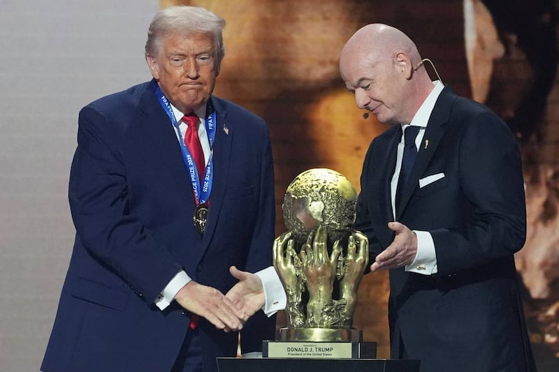 Infantino justifica charla con Trump sobre Balogun; ‘las rojas no se anulan por llamadas’, responde Blatter