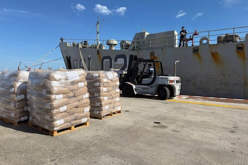 Barcos de México con 814 toneladas de ayuda humanitaria llegan a Cuba