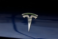 Se desploman ventas de Tesla y Elon Musk anuncia el fin de la producción de autos Model S y Model