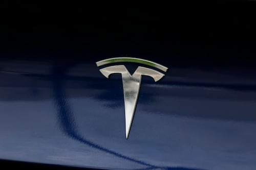 Se desploman ventas de Tesla y Elon Musk anuncia el fin de la producción de autos Model S y Model
