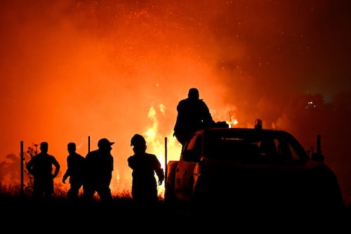Fuego envuelve a Europa: Incendios forestales afectan Portugal y Grecia