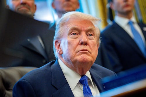 De ultraizquierda y ultraderecha