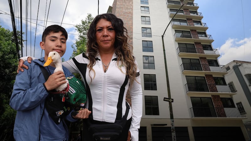 Así consiguió una casa la familia del Pato Merlín en CDMX con apoyo de Sheinbaum