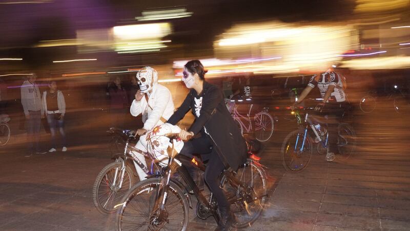 ¡A rodar sin miedo! Esta es la ruta del Paseo Nocturno por Día de Muertos en CDMX