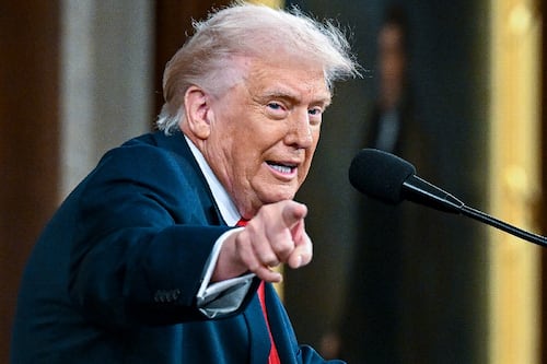 Trump planea ‘chanchullo’ en elecciones intermedias en EU con ayuda del ICE, acusa demócrata