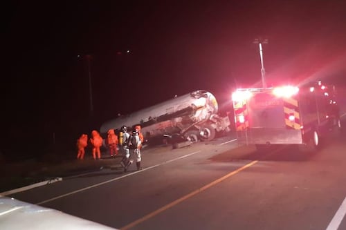 Accidente de pipa con amoniaco deja al menos 5 muertos en Michoacán