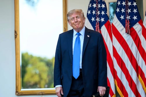Trump vuelve a elogiar a Sheinbaum en mítin de Arizona: ‘Tiene la voz más hermosa’