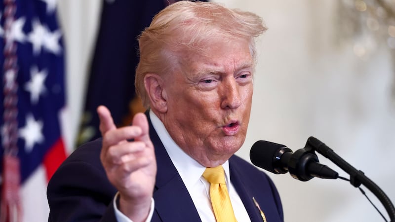 Ejército de EU, listo para atacar Irán el fin de semana... solo espera orden de Trump: ‘Aún no lo decide’