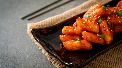 El tteokbokki es uno de los platillos más populares de la comida coreana. (Foto: Shutterstock)