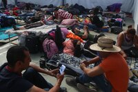 Detienen a grupo de 100 migrantes en San Diego