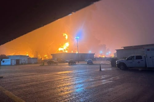 Pemex confirma que incendio en la Refinería Olmeca dejó cinco muertos: Fuego inició por derrame