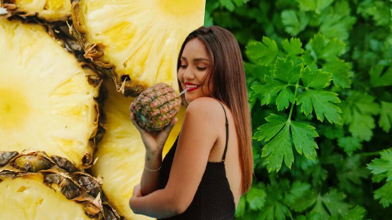 ¿Cuál es el efecto del agua de piña con perejil en el cuerpo?