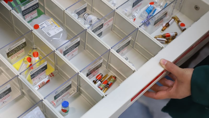 Gobierno adeuda 14 mil millones de pesos a farmacéuticas previo a licitación 2027-2028