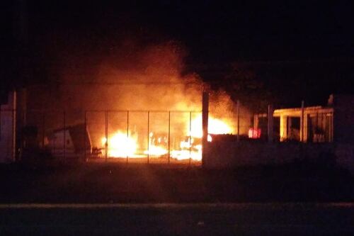 3 tráileres se incendian tras ataque a estacionamiento en Chetumal