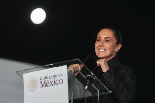 Más control de Claudia, aunque se le regatee