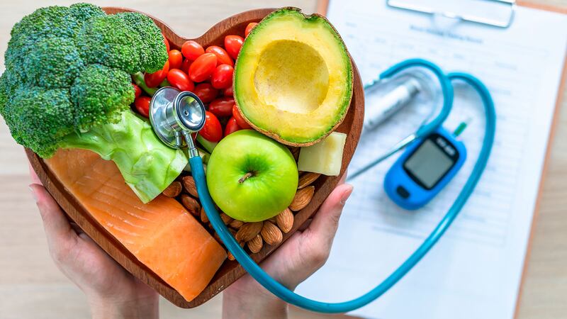 No rompas más, tu pobre corazón: Estos son algunos alimentos que ayudan a mantenerlo sano