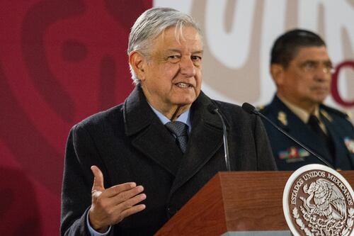 López Obrador anuncia 'tianguis' para vender camionetas blindadas del Gobierno