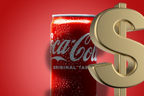 Alza en IEPS ‘presiona’ a Coca-Cola a subir precio de refrescos: ¿Cuánto aumentarán?