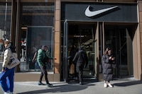Tesla, Zara, Nike: ¿Qué empresas podrían subir sus precios por la crisis en el Mar Rojo?