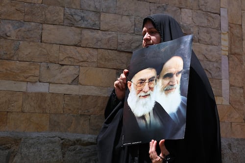 ¿Por qué se complica la elección del nuevo líder supremo de Irán?