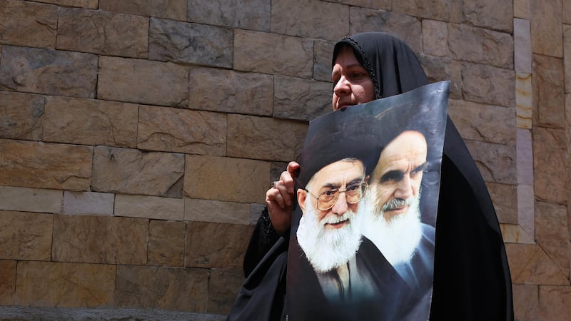 ¿Por qué se complica la elección del nuevo líder supremo de Irán?