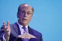 Inflación seguirá alta por crisis de suministros: Larry Fink, CEO de Blackrock