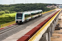 Obras de AMLO impulsan actividad industrial en México: Crece 0.6% en octubre