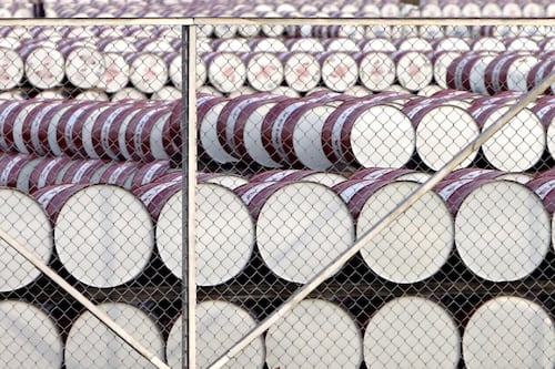 Crisis en Medio Oriente: Guerra de EU con Irán dispara hasta 9% el precio del petróleo